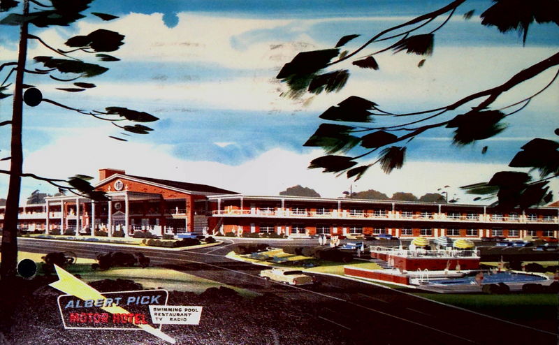 Albert Pick Motor Hotel - Postcard